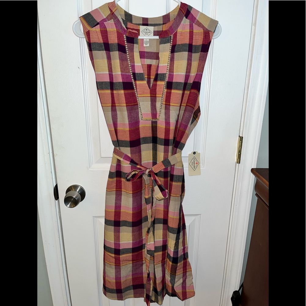 St Johns Bay summer dress. Never worn, NWT. L-38”, Pit to Pit-22”. Size Large.